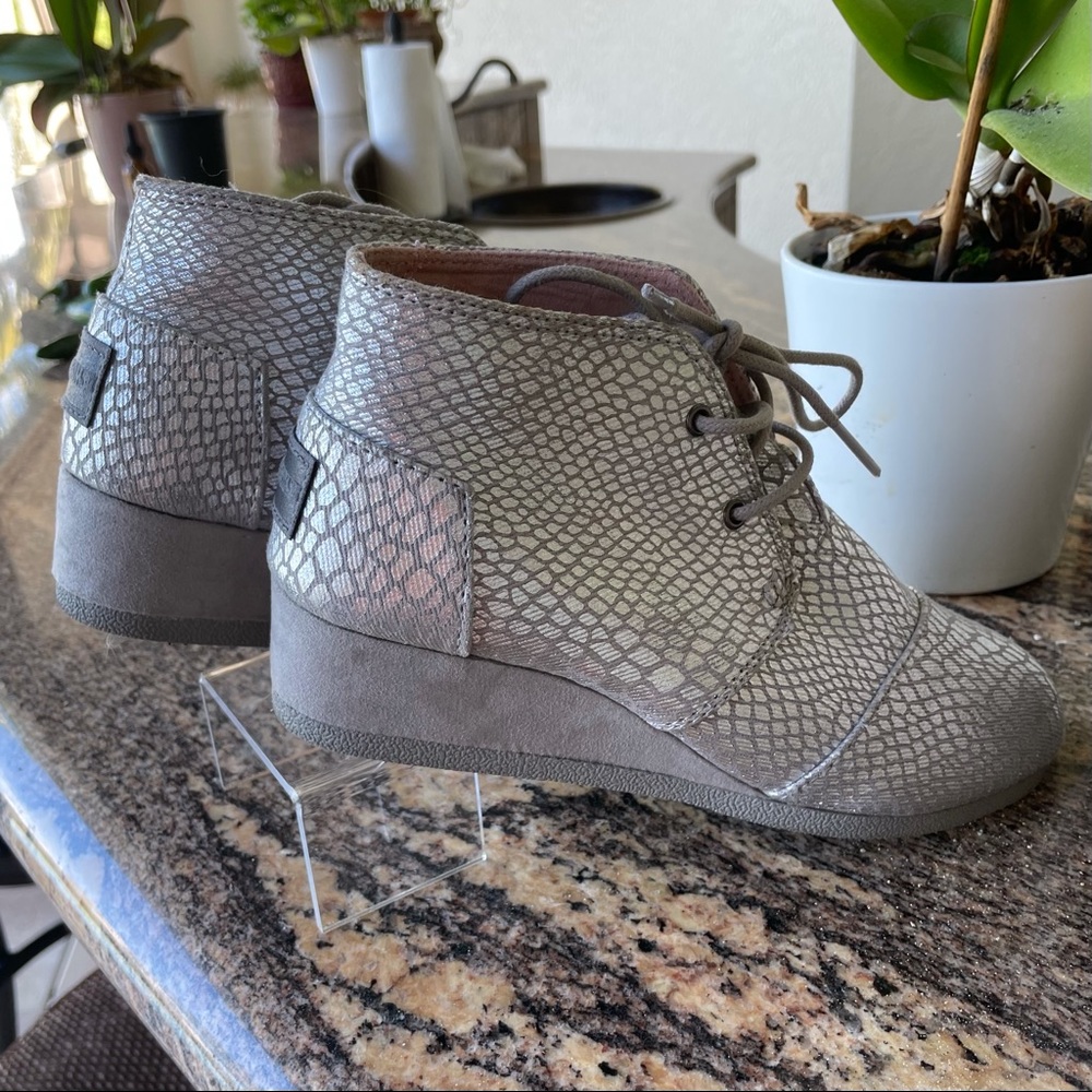 Toms Girls Silver Wedges